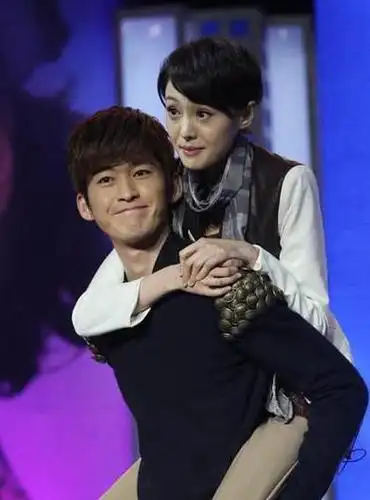 郑爽新恋情男朋友比前两任男友好网友称小爽他值得托付