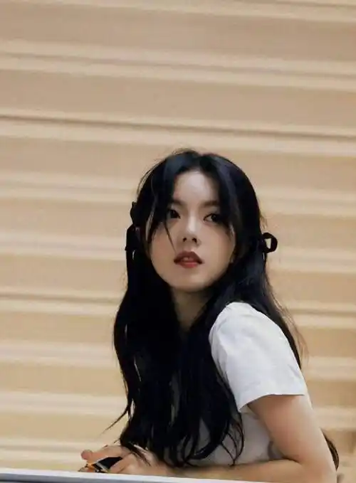 赵今麦翻转照片,穿着粉色内衣,网友吐槽太花哨了_问题_形象_女明星