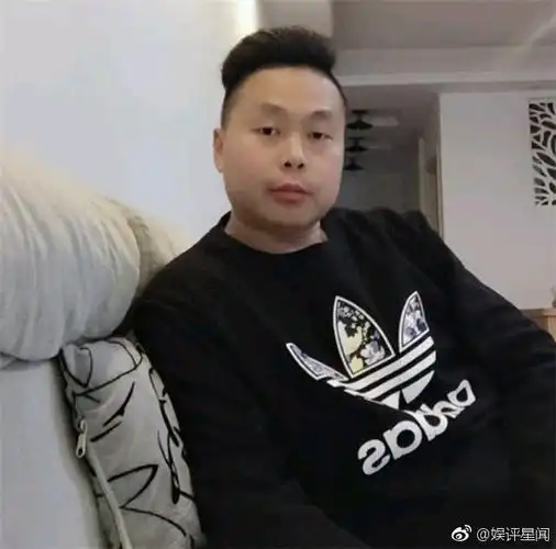 所以不管原本的骨架是什么形状的,肥头大耳的男生都会有大饼脸的感觉