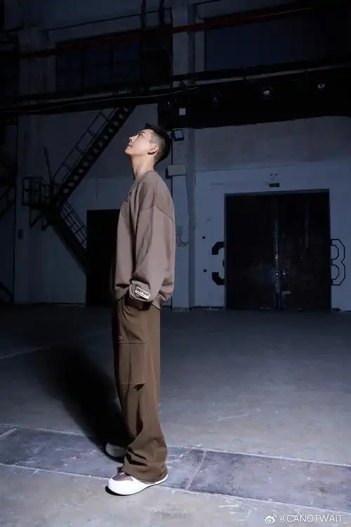 陈伟霆##canotwait_##陈伟霆第一批入夏的男艺人##陈伟霆提前入洗穿