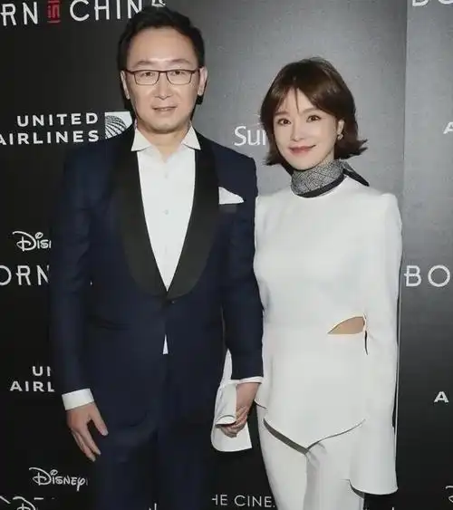 央视主持胡蝶:美貌才华并存,嫁导演陆川9年生2娃,如今生活幸福|秦岚