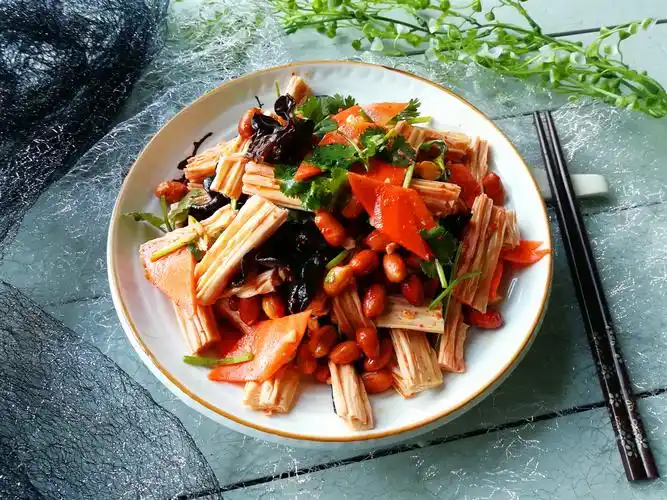 过年做凉拌菜首选这个菜下酒下饭都不错端上桌非常受欢迎