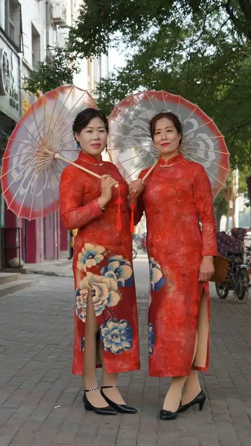 高阳县中老年百人旗袍模特走秀热场照片认领一