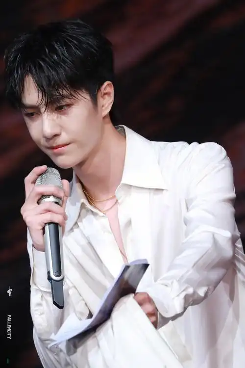 201031 天猫双11开幕直播盛典@uniq-王一博【生图未修】cr:logo