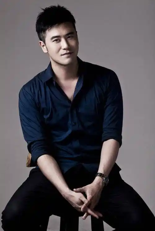 他是著名歌手谭维维的丈夫,为何两人婚后还没孩子_陈亦飞_明星_生活