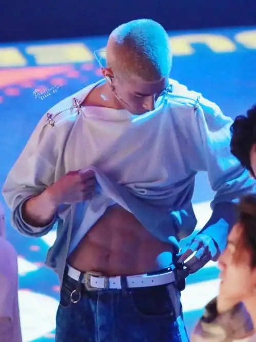 米卡#into1米卡#腹肌#练出腹肌马甲线#创造营2021米卡#帅哥#into1