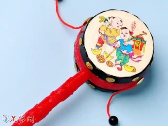 拨浪鼓是老北京四合院卖货郎的老物件儿也是中国传统玩具之一