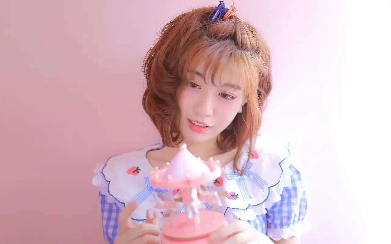 梦幻少女粉红诱惑高清电脑壁纸图片