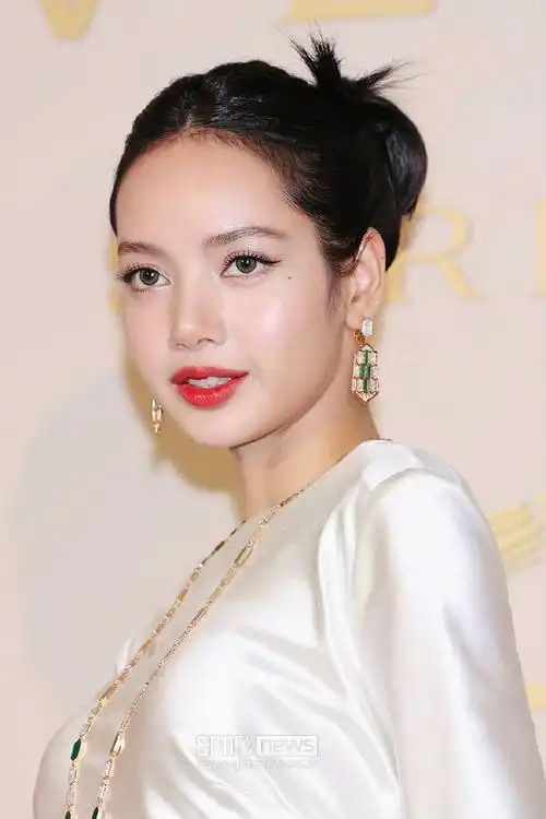 lisa盘发##lisa贴牙钻