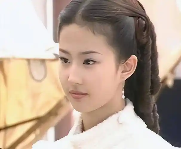 女星年轻颜值,舒畅15岁,刘亦菲16岁,看到王语嫣:金庸没骗人_杨幂_时候