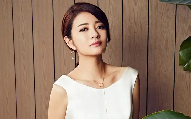 美女明星安以轩时尚写真图片桌面壁纸