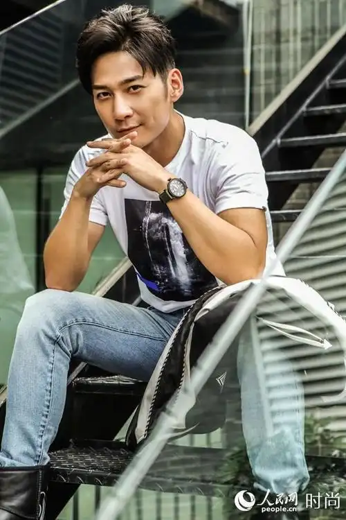 国民好男友张陆示范初秋时尚穿搭