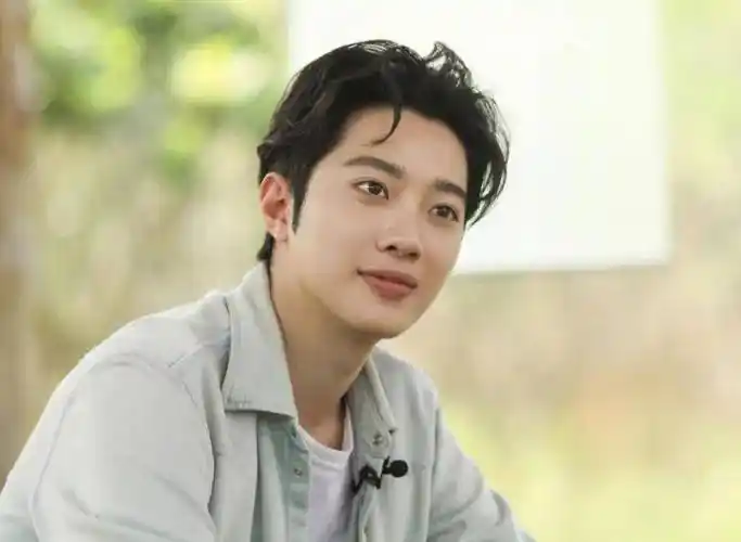 赖冠霖与神秘女性亲密约会曝光