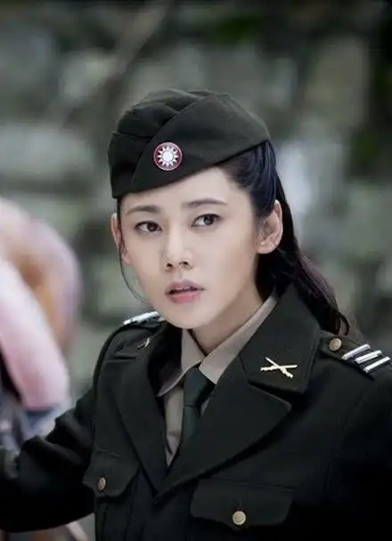 《最后一战》曝秋瓷炫军装剧照-飒爽英姿