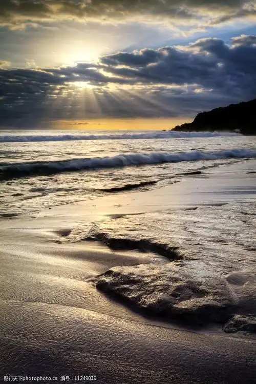 夕阳海边图片