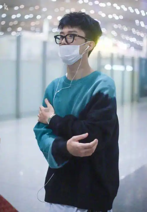 范丞丞短发造型,秒变邻家小男孩