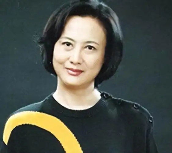 11年过去了,如果柏寒还在,看到如今被海清照顾的韩青,应该很欣慰