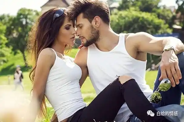 对于女生来说,一个男生的行为可以让她们毫无抵抗力.