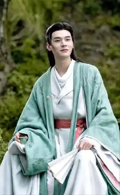 温客行的衣服好多呀!剧组是把经费都用在老龚的服装上面了吧!