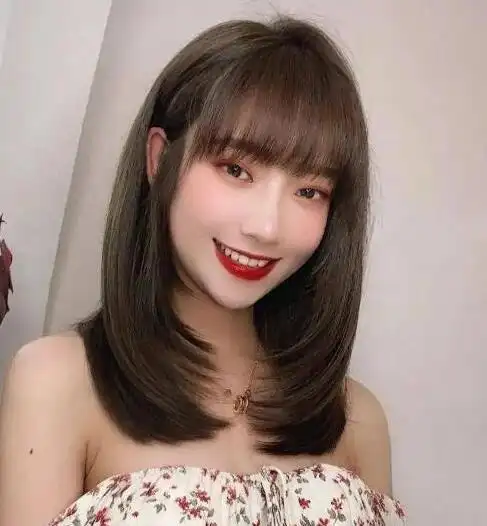 2022最新款发型女中发照这样剪就完了