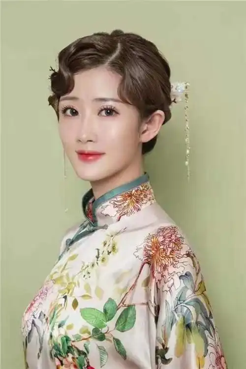 波纹气质盘发 清新花鸟旗袍造型