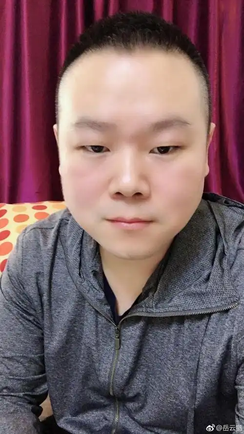 岳云鹏晒自拍照庆生 美颜过度遭网友调戏(图)