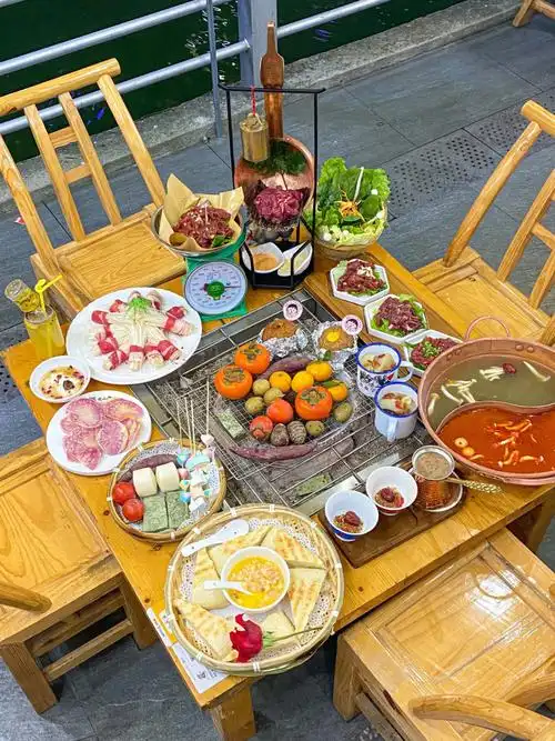 杭州这家围炉火锅满满秋冬氛围感0101