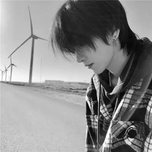 黑白男生头像高冷气质高清图片