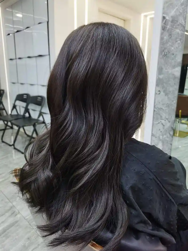 为什么黑发不建议染黑茶色