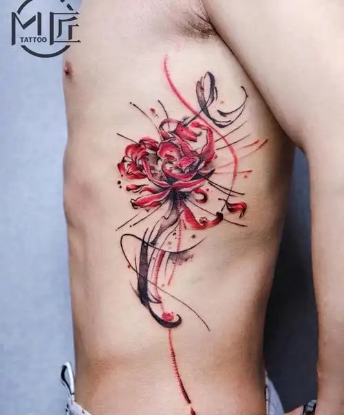 彼岸花纹身图片_腰部水彩花纹身图案