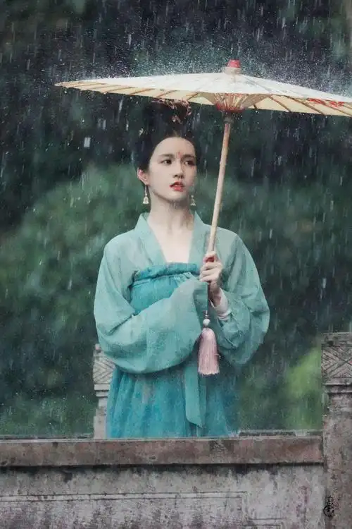 刘些宁这么古的脸就应该给我多多演古装剧好么