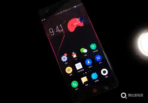 无边框手机花样炫技之—边缘发光壁纸简易制作教程