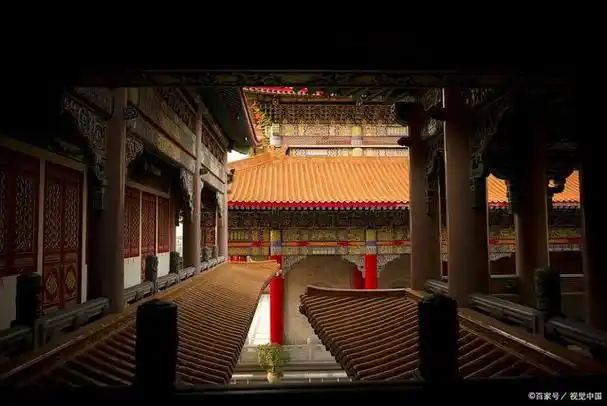 坤宁宫是故宫博物院内最具代表性的宫殿之一,它曾经是皇后居住的地方