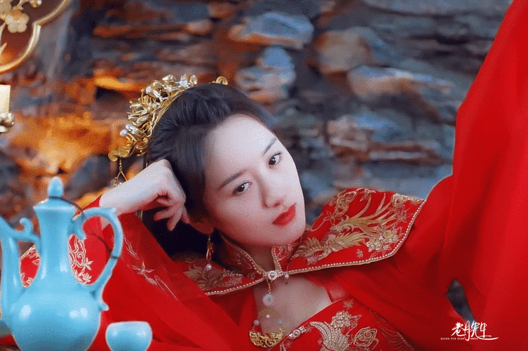 袁冰妍新剧红嫁衣战损造型