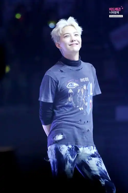 权志龙#白发美颜【哥哥笑起来超好看】