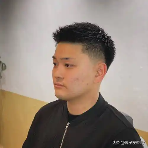 男人过了 35 岁,两侧铲短发型——精神帅气的不二之选
