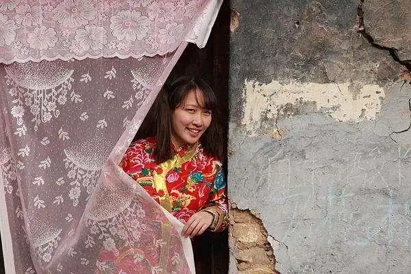 农村青年真会玩农村女孩很质朴