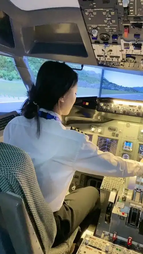 女机长起飞过程-军事视频-搜狐视频