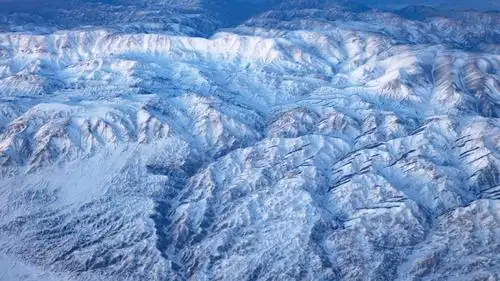 雪后天山美景高清桌面壁纸