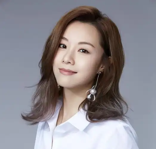 懂得终身学习多重要?同是运动员出身,对比邓丽欣与方力申就懂了