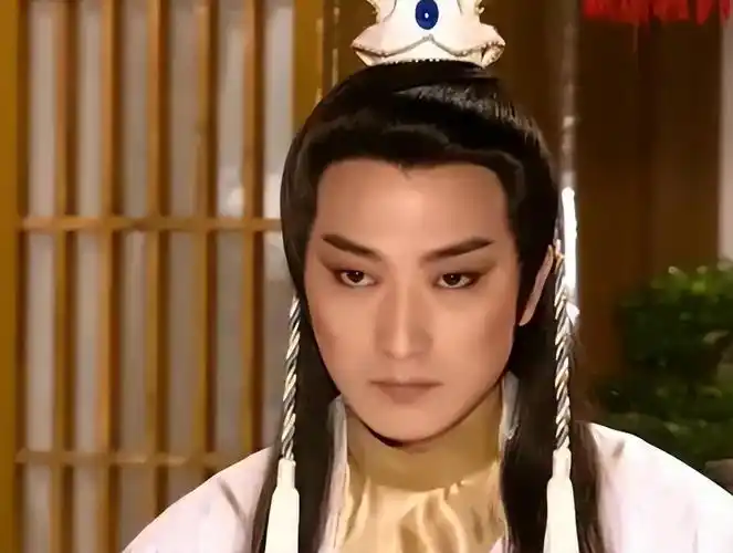 说到古装美男,就不得不提邵峰的名字.虽然论长相,邵峰算不上最出众的.