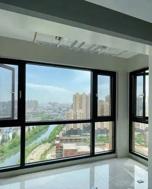 人封阳台不用落地窗,聪明人都这样设计,好看又实用_方式_玻璃砖_窗户