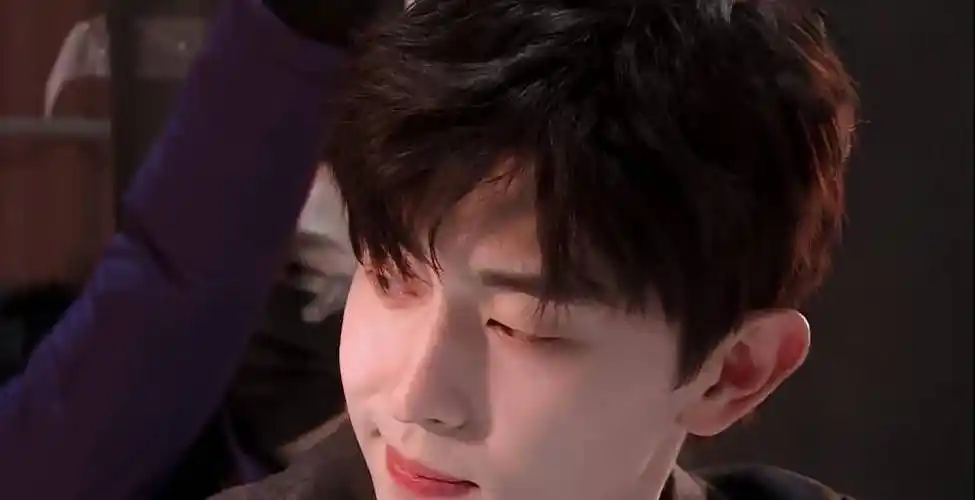 这5位男演员告诉你,眼睛小一样可以帅气逼人_气质_张译_邓伦