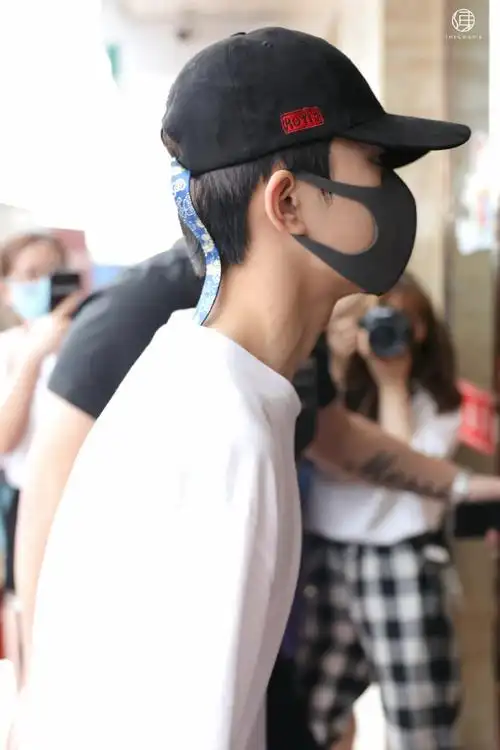 0712 / 180712 热血同行上下班白t恤00@tfboys-易烊千玺