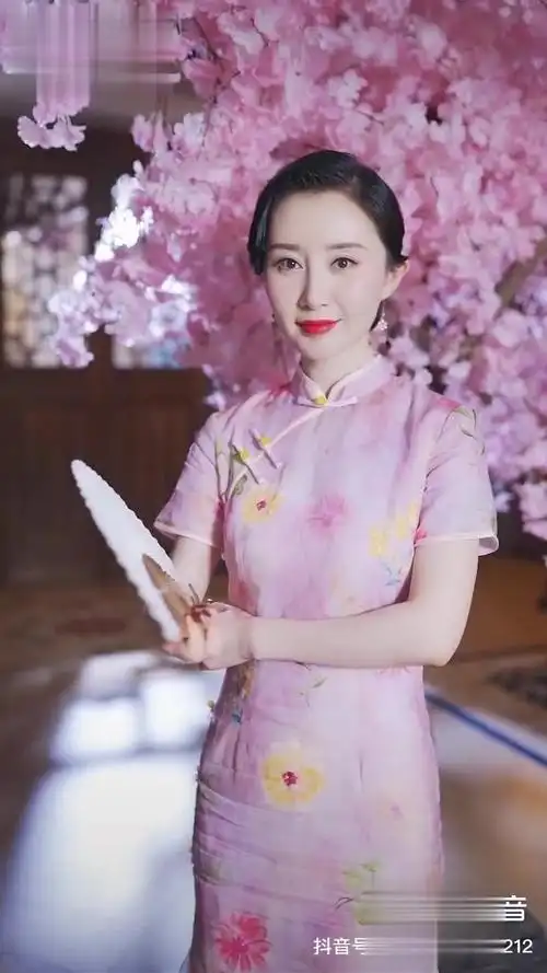 旗袍畅来了舒畅旗袍变装-时尚视频-搜狐视频