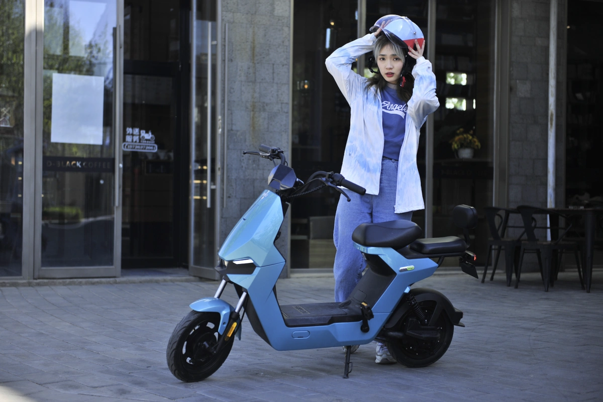 电动车的颜值巅峰小牛电动govaf0静态详解