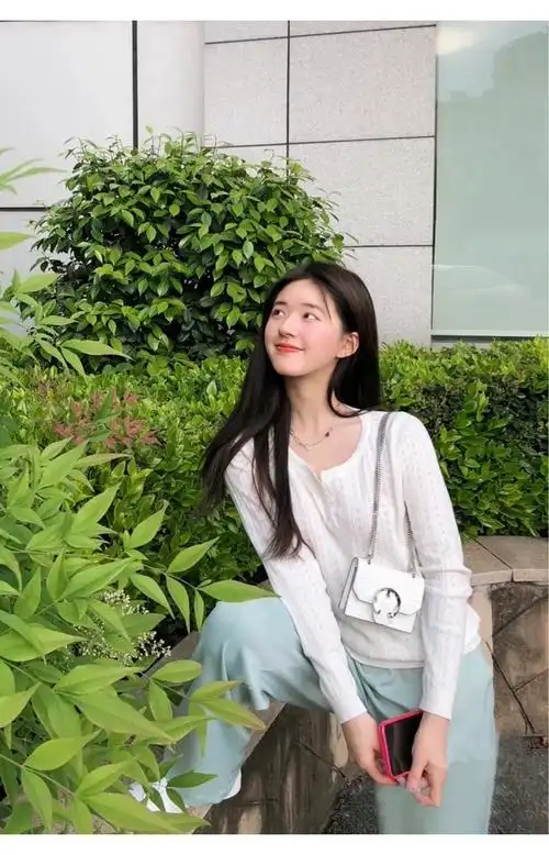 赵露思明星同款衣服白色针织衫小清新长袖上衣打底春秋薄款