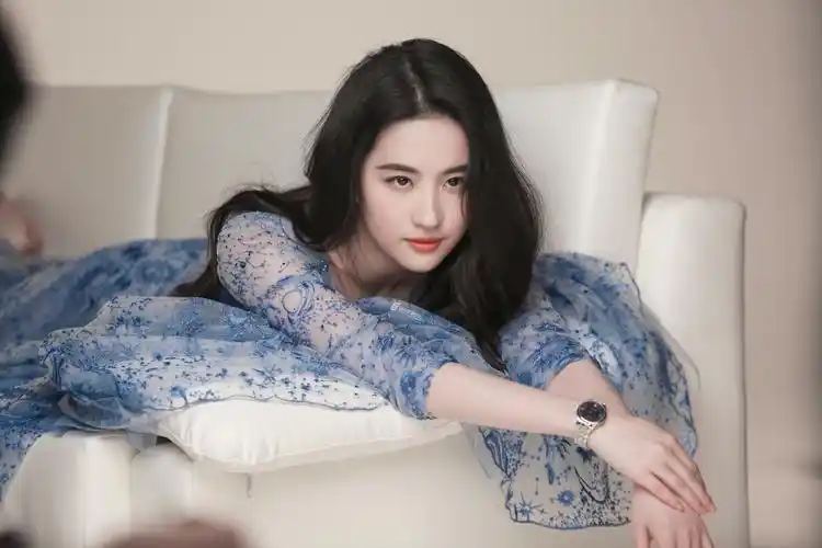 刘亦菲有哪些不常见的好看照片? - 知乎