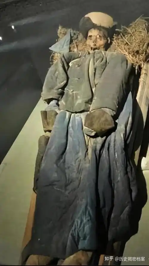 2015年新疆放羊老汉发现一具清朝干尸专家调查曾是左宗棠部下
