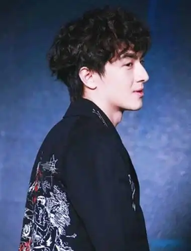 换了发型的林更新终于走上颜值巅峰,网友:这是我们认识的林狗吗